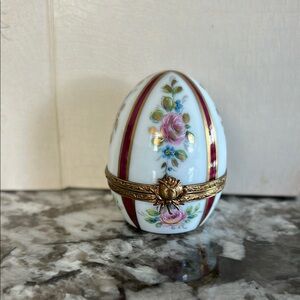 LIMOGES Porcelain Egg with pink,green,maroon,gold accents.Excellent condition!